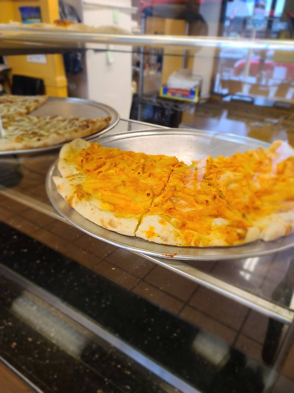 Borino's Pizza restaurant in Verona - photo 4