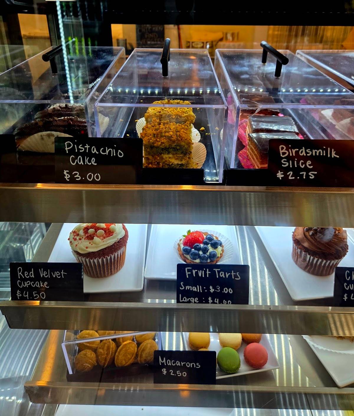 Arnie's Bakery & Cafe restaurant in Los Angeles - photo 3