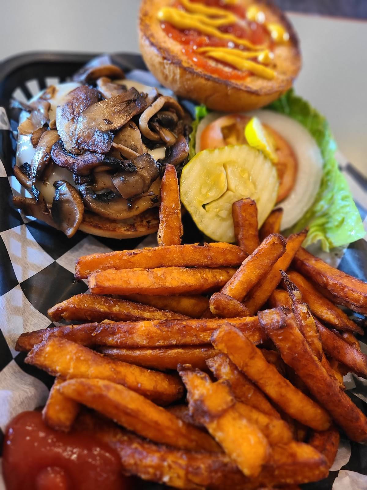 Creek View Grill restaurant in Hayden - photo 3