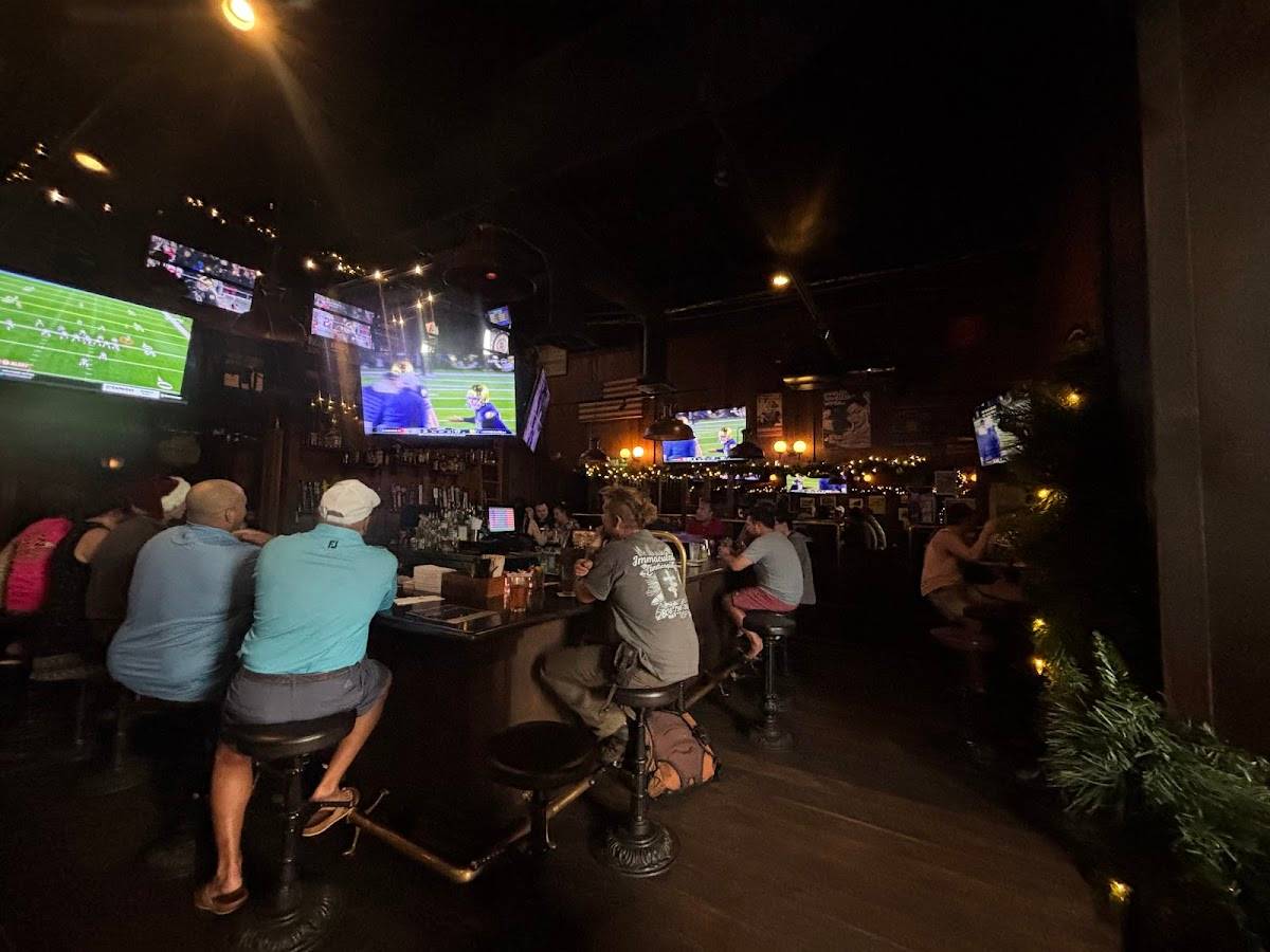 Kailua Town Pub and Grill restaurant in Kailua - photo 3