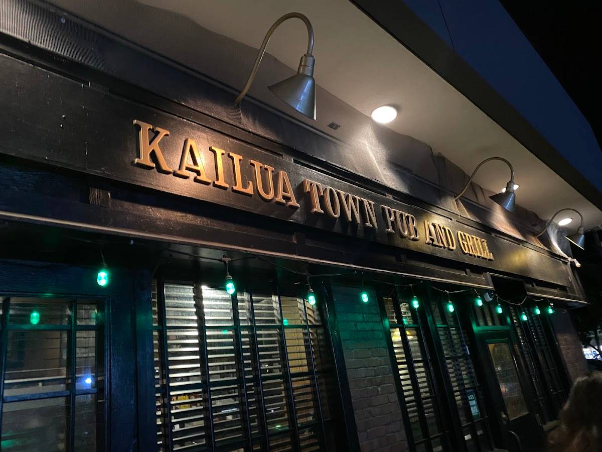 Kailua Town Pub and Grill restaurant in Kailua - photo 5
