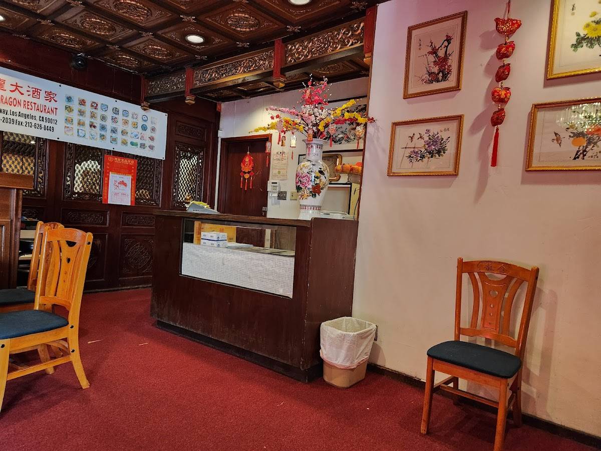 Golden Dragon Restaurant restaurant in Los Angeles - photo 2