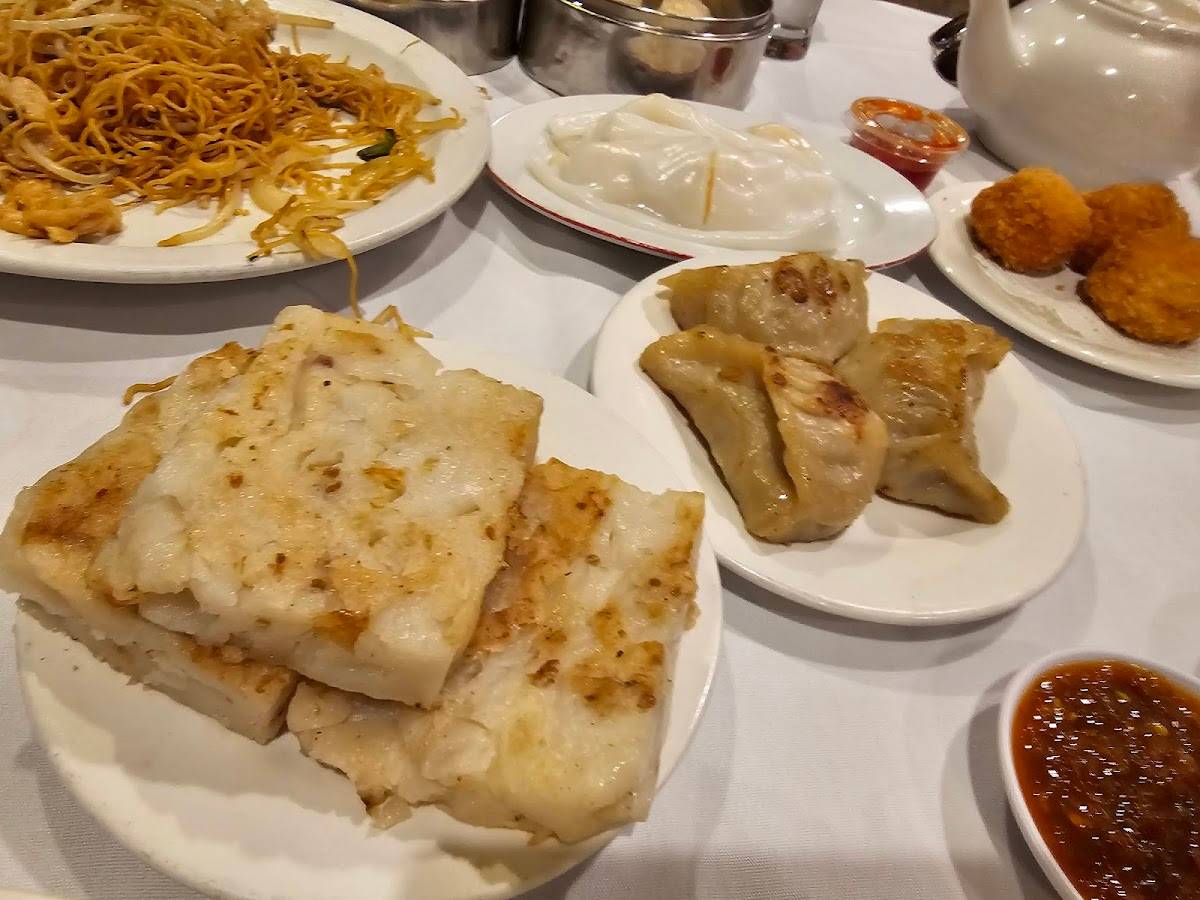 Golden Dragon Restaurant restaurant in Los Angeles - photo 4