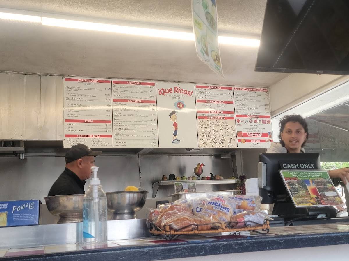 Que Ricos Fresh Mexican Kitchen restaurant in Los Angeles - photo 3