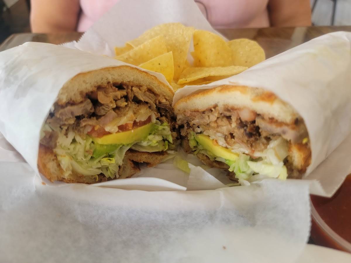 Que Ricos Fresh Mexican Kitchen restaurant in Los Angeles - photo 4
