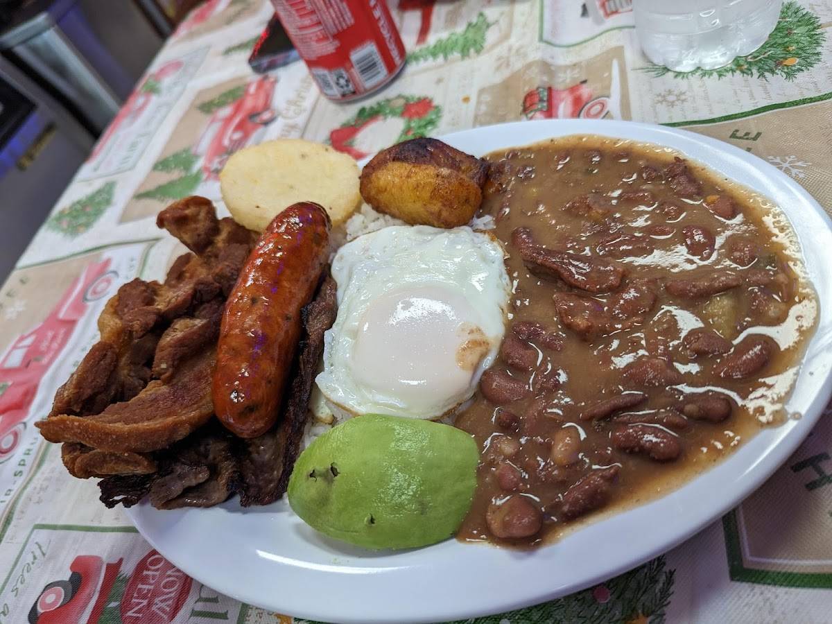 Cafeteria Panaderia Central restaurant in Houston - photo 3