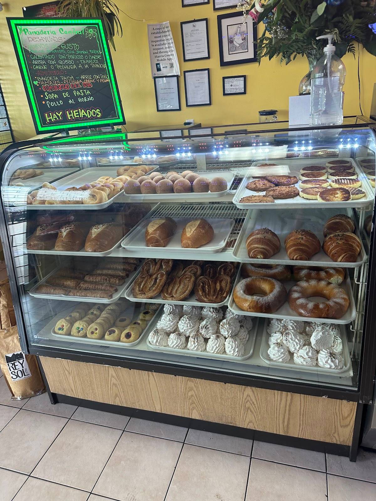 Cafeteria Panaderia Central restaurant in Houston - photo 5