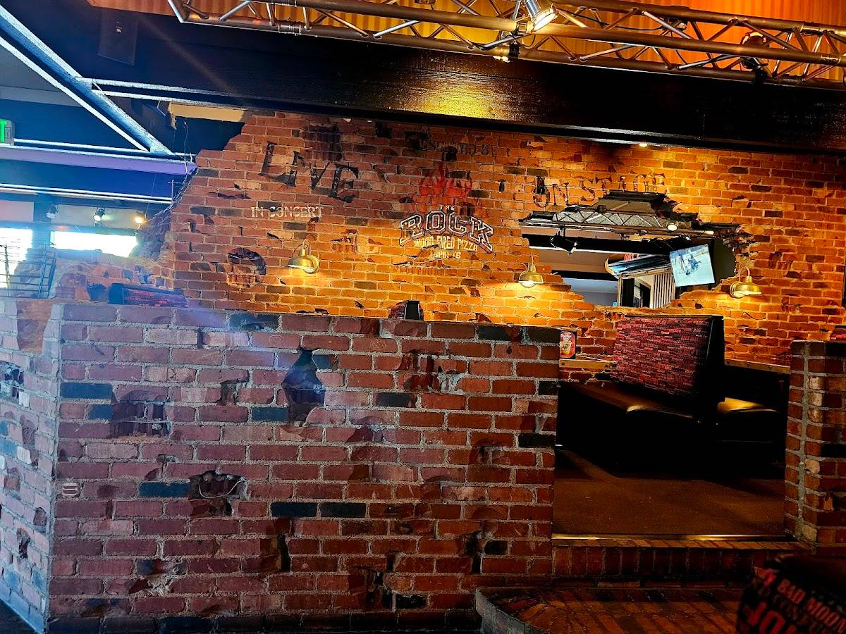 The Rock Wood Fired Pizza restaurant in Lynnwood - photo 4