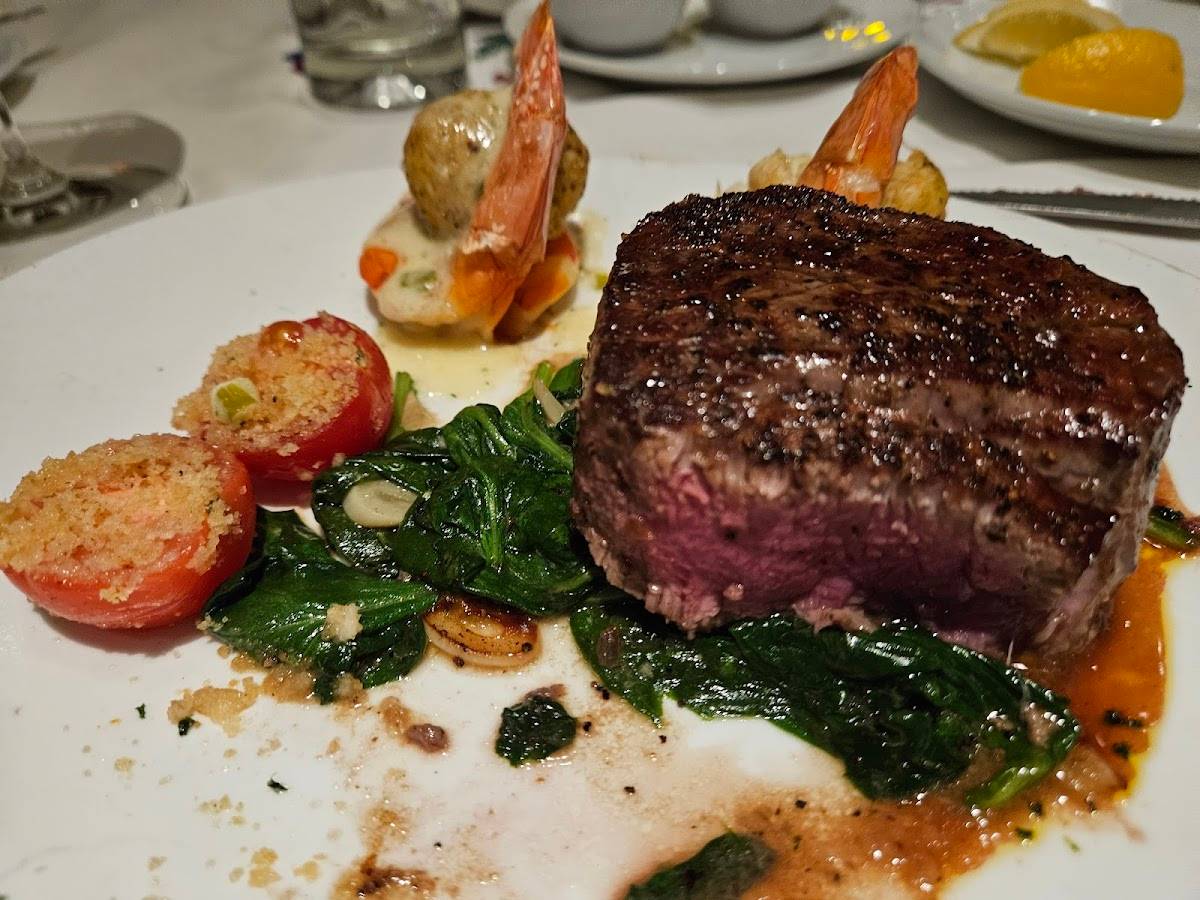 Fleming’s Prime Steakhouse & Wine Bar restaurant in Englewood - photo 3
