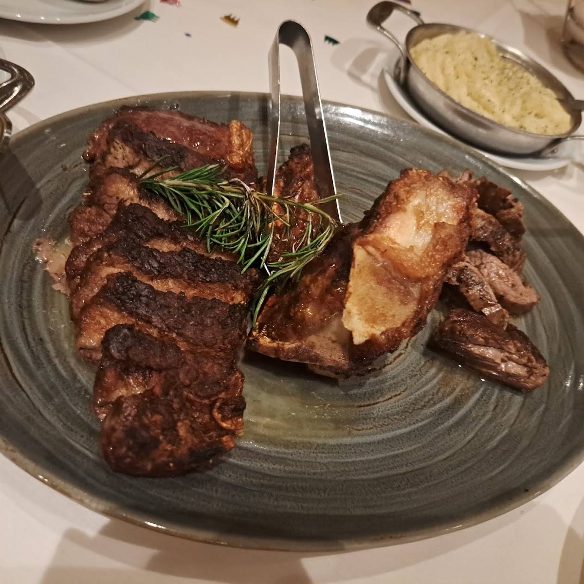 Fleming’s Prime Steakhouse & Wine Bar restaurant in Englewood - photo 5