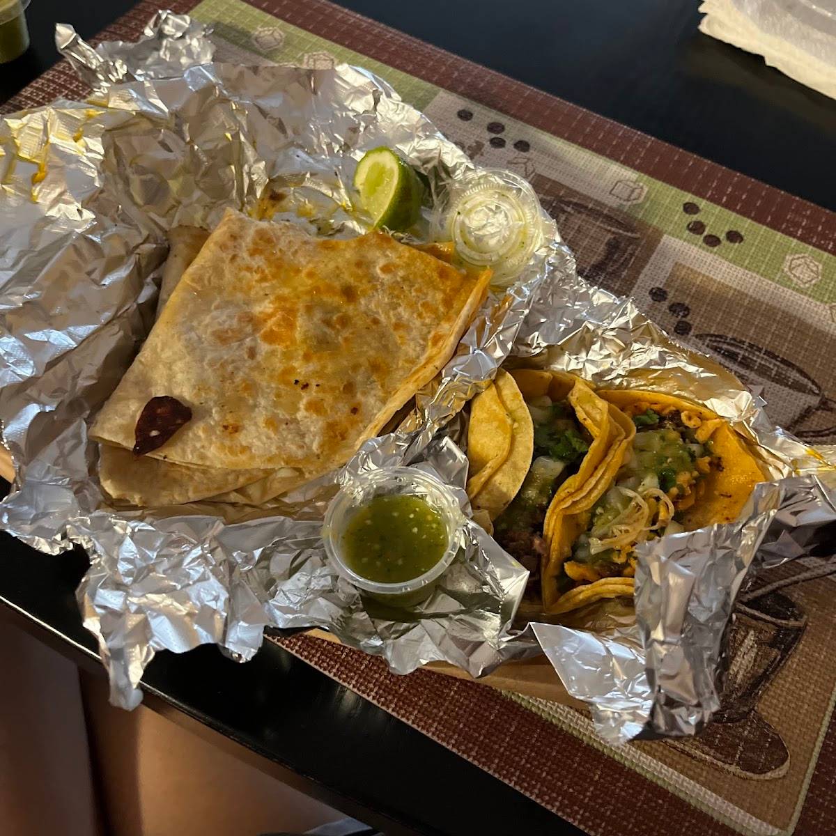 Tacos El Trivi restaurant in Texas City - photo 5