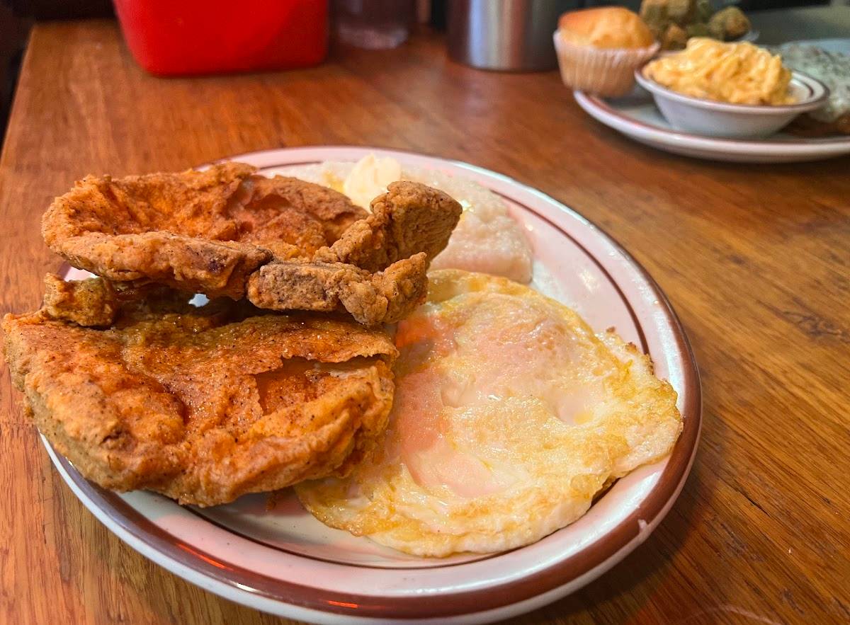 M&M's Southern Café restaurant in Sparks - photo 2