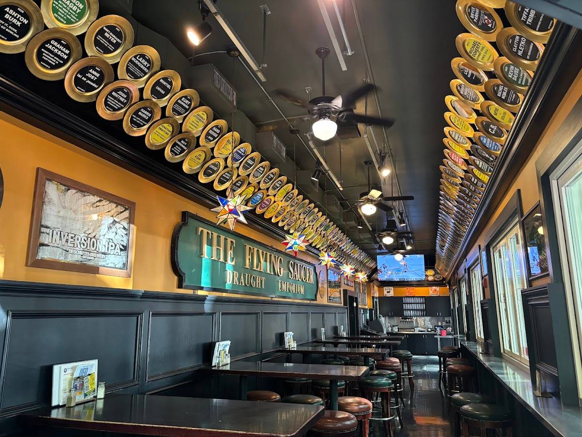 Flying Saucer Draught Emporium restaurant in Fort Worth - photo 3