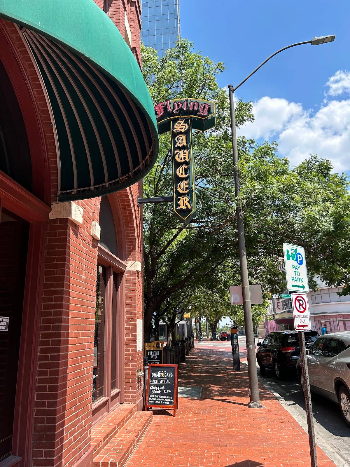Flying Saucer Draught Emporium restaurant in Fort Worth - photo 4