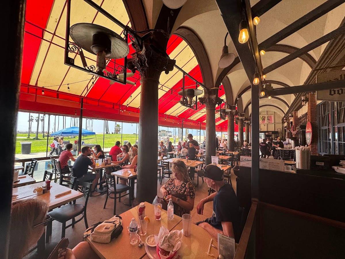 The Sidewalk Cafe restaurant in Los Angeles - photo 4