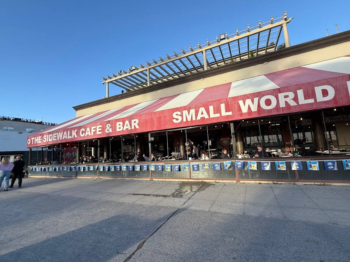 The Sidewalk Cafe restaurant in Los Angeles - photo 5
