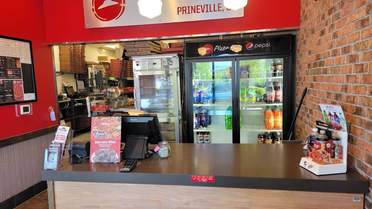 Pizza Hut restaurant in Prineville - photo 5