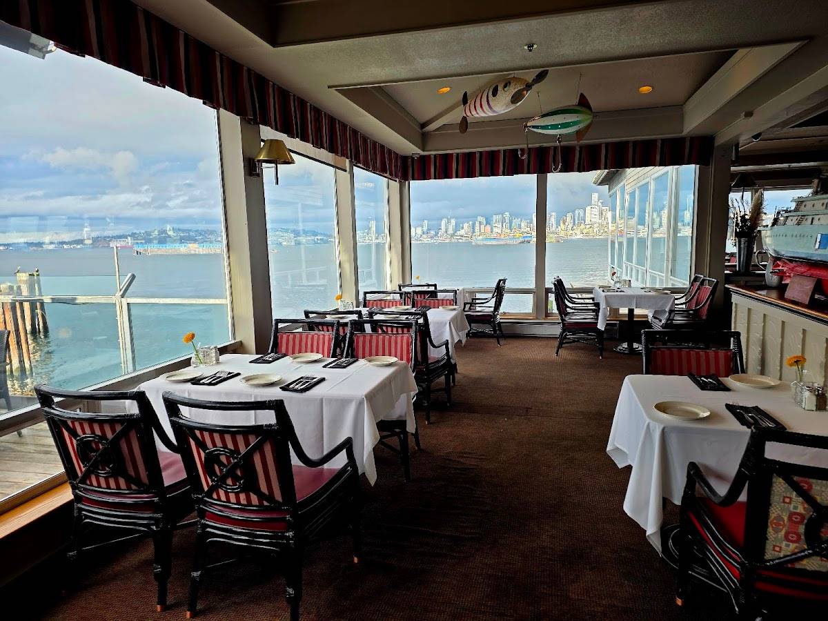 Salty's on Alki Beach restaurant in Seattle - photo 2
