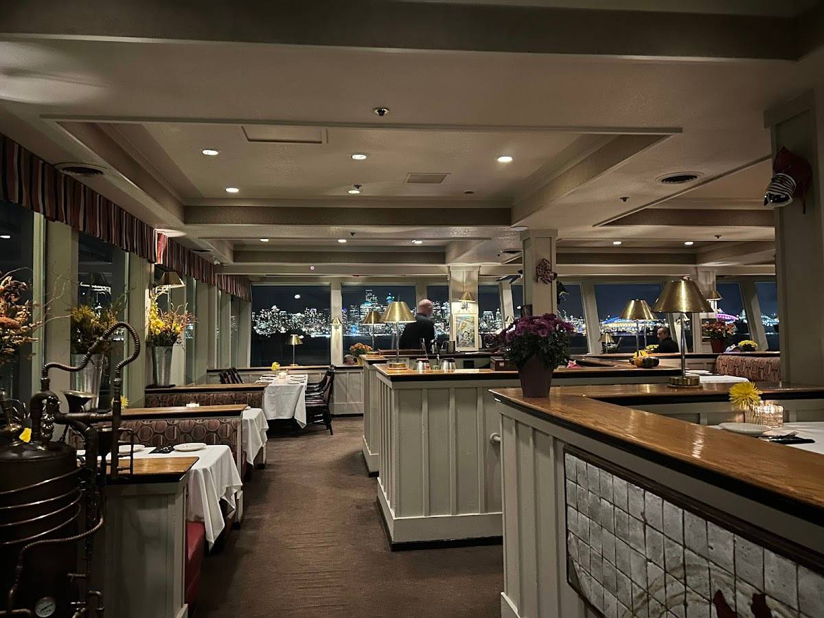 Salty's on Alki Beach restaurant in Seattle - photo 5