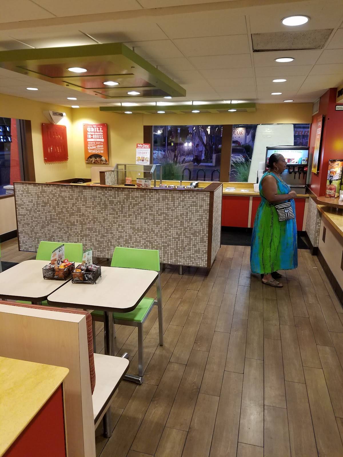 Del Taco restaurant in Los Angeles - photo 4
