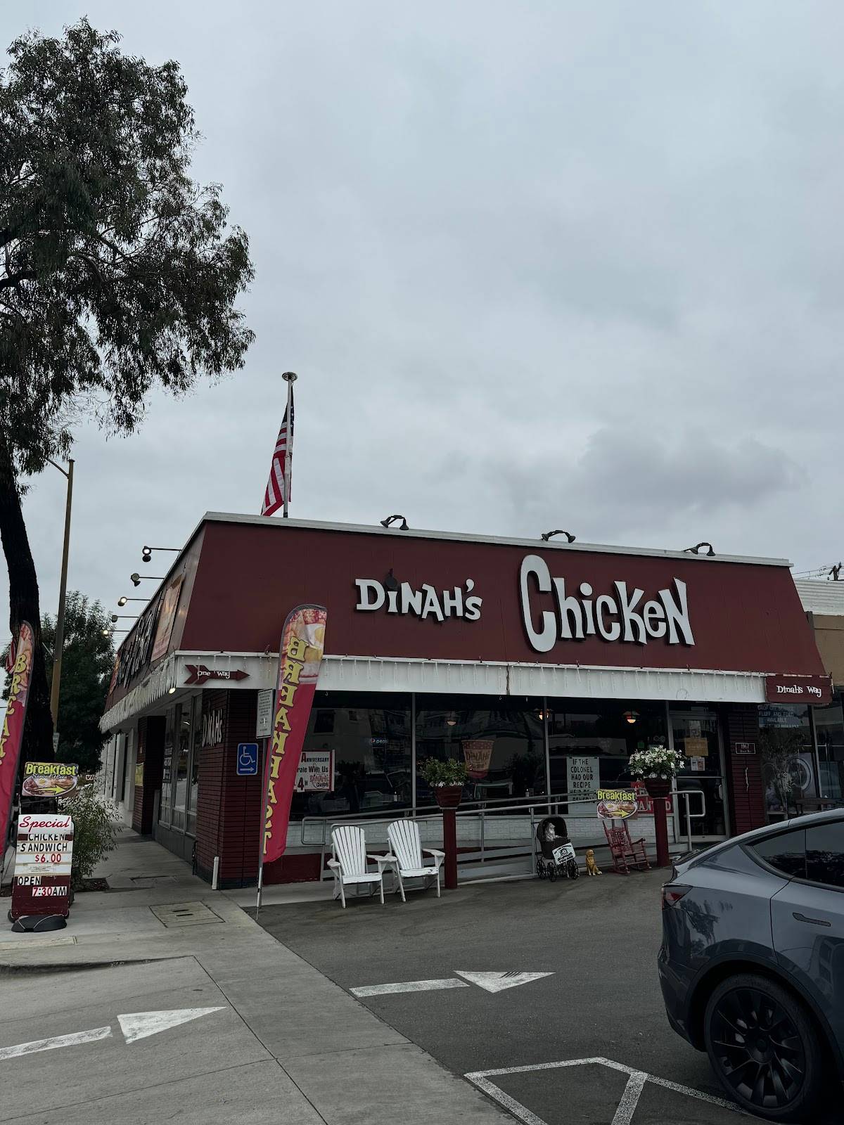 Dinah's Chicken Glendale restaurant in Glendale - photo 4