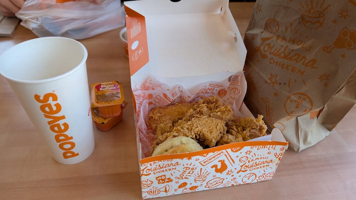 Popeyes Louisiana Kitchen restaurant in Miami - photo 3