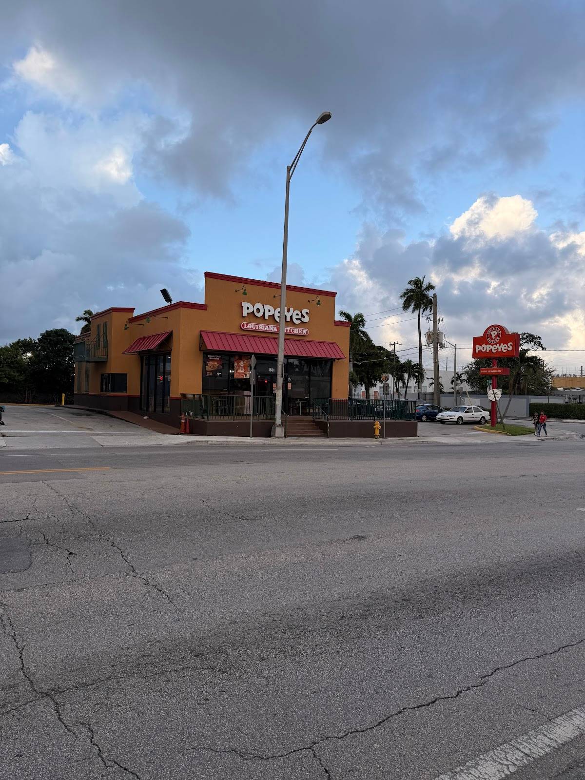 Popeyes Louisiana Kitchen restaurant in Miami - photo 4