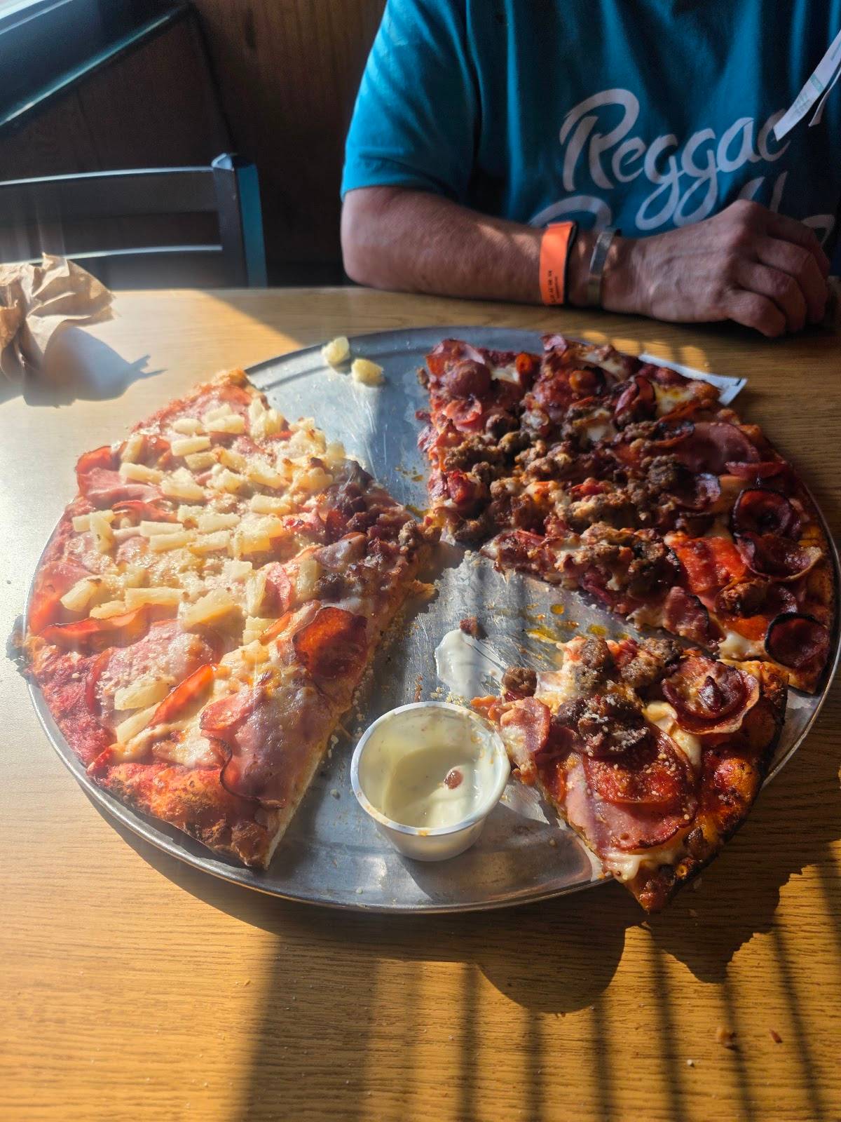 Abby's Legendary Pizza restaurant in Redmond - photo 4