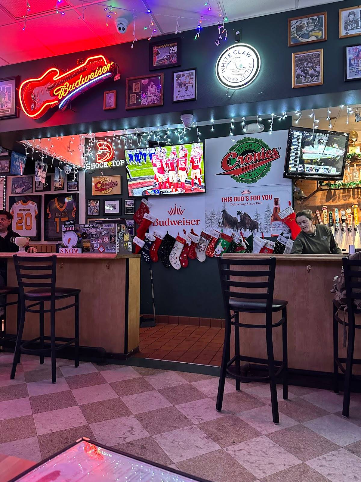Cronies Sports Grill restaurant in Simi Valley - photo 3