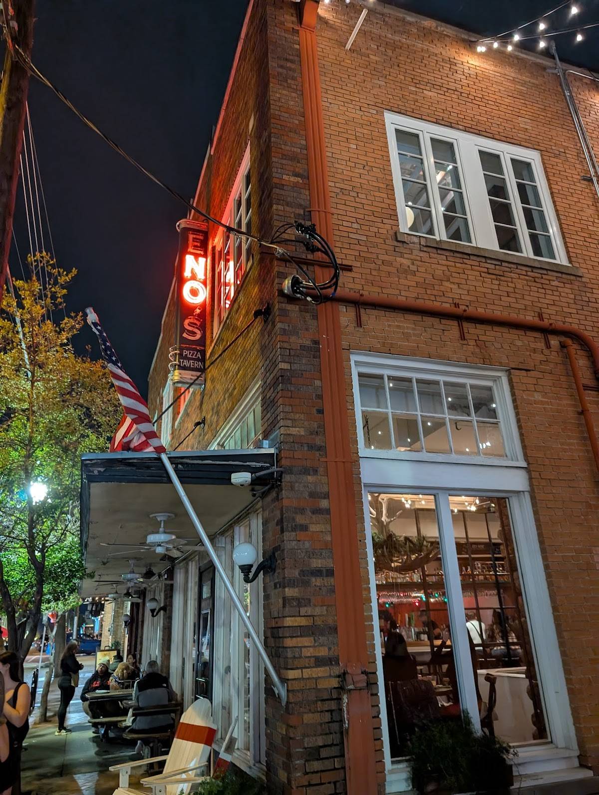 Eno's Pizza Tavern restaurant in Dallas - photo 4