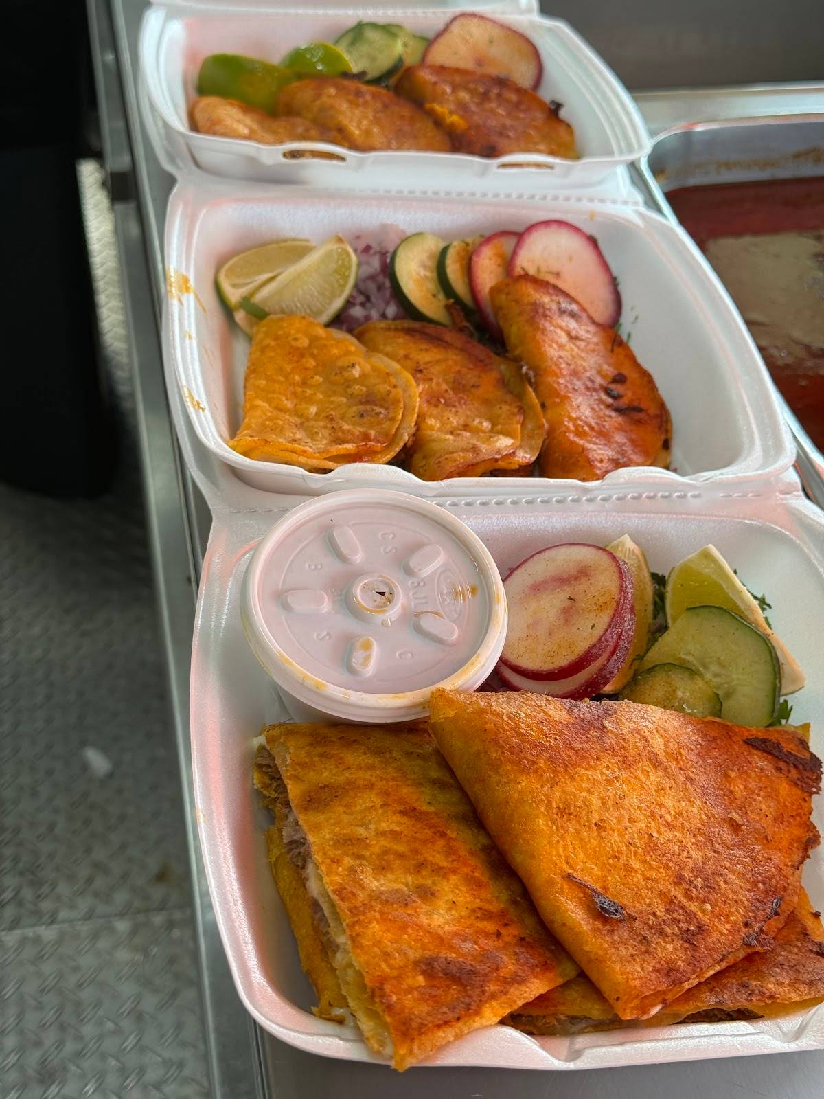 L’Jefe Tacos & more restaurant in Baytown - photo 4