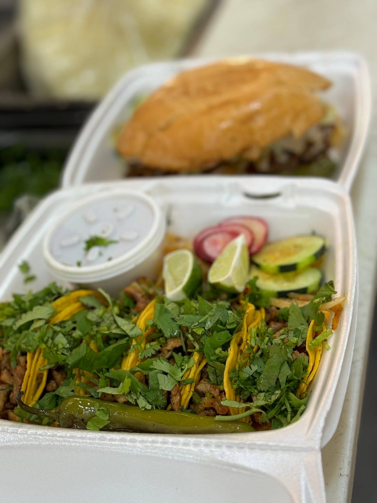 L’Jefe Tacos & more restaurant in Baytown - photo 5