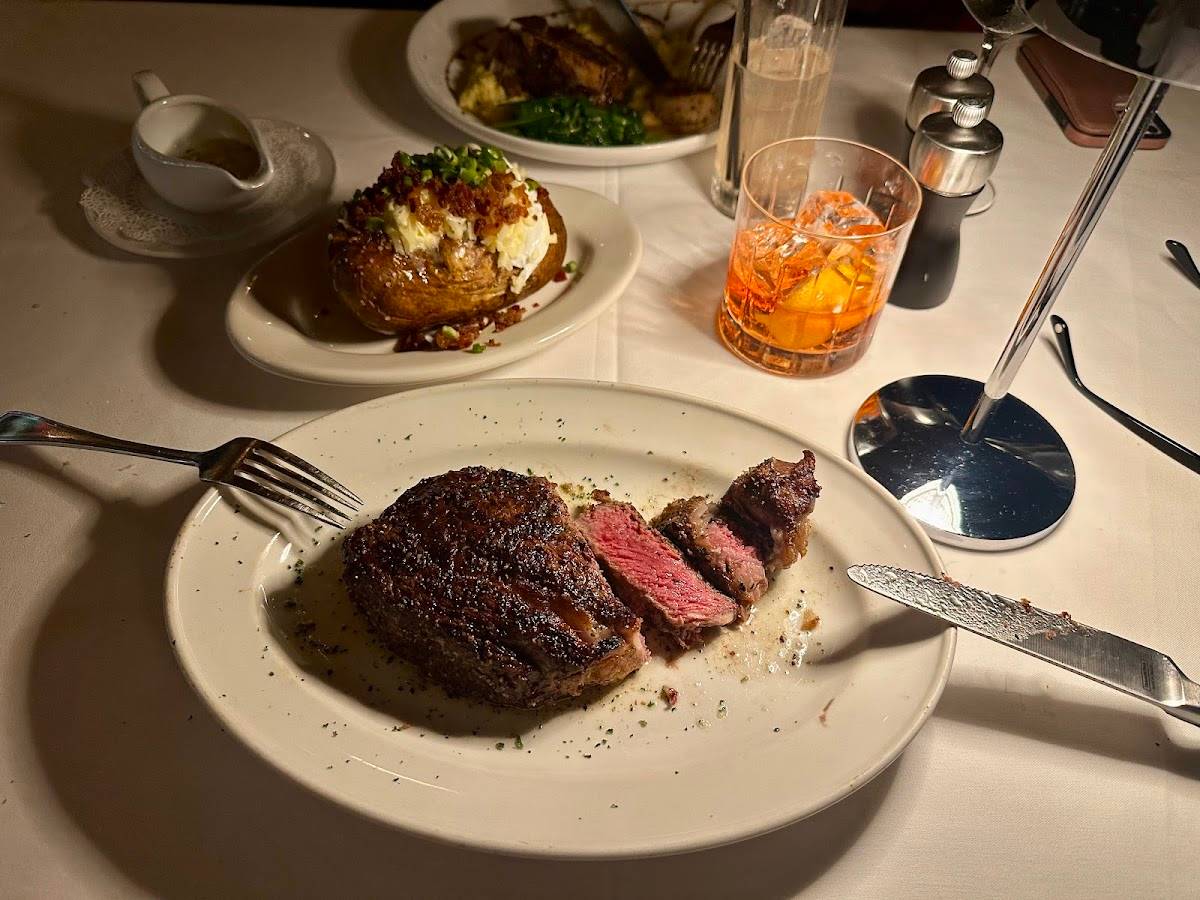 Pappas Bros. Steakhouse restaurant in Houston - photo 4
