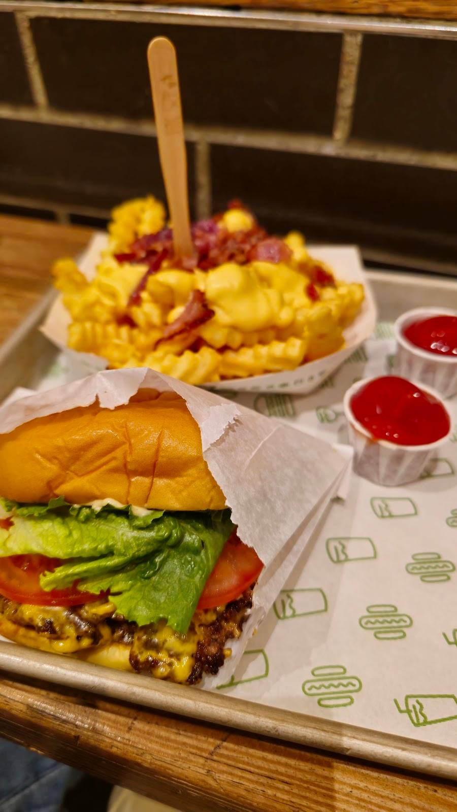 Shake Shack Theater District restaurant in New York - photo 3