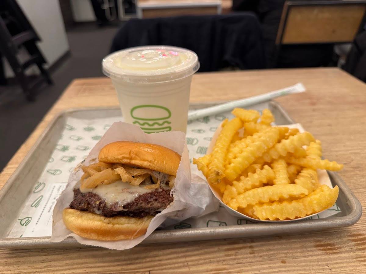Shake Shack Theater District restaurant in New York - photo 4