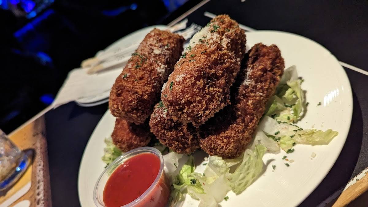 TJ's Sports Bar & Grill restaurant in Honolulu - photo 4