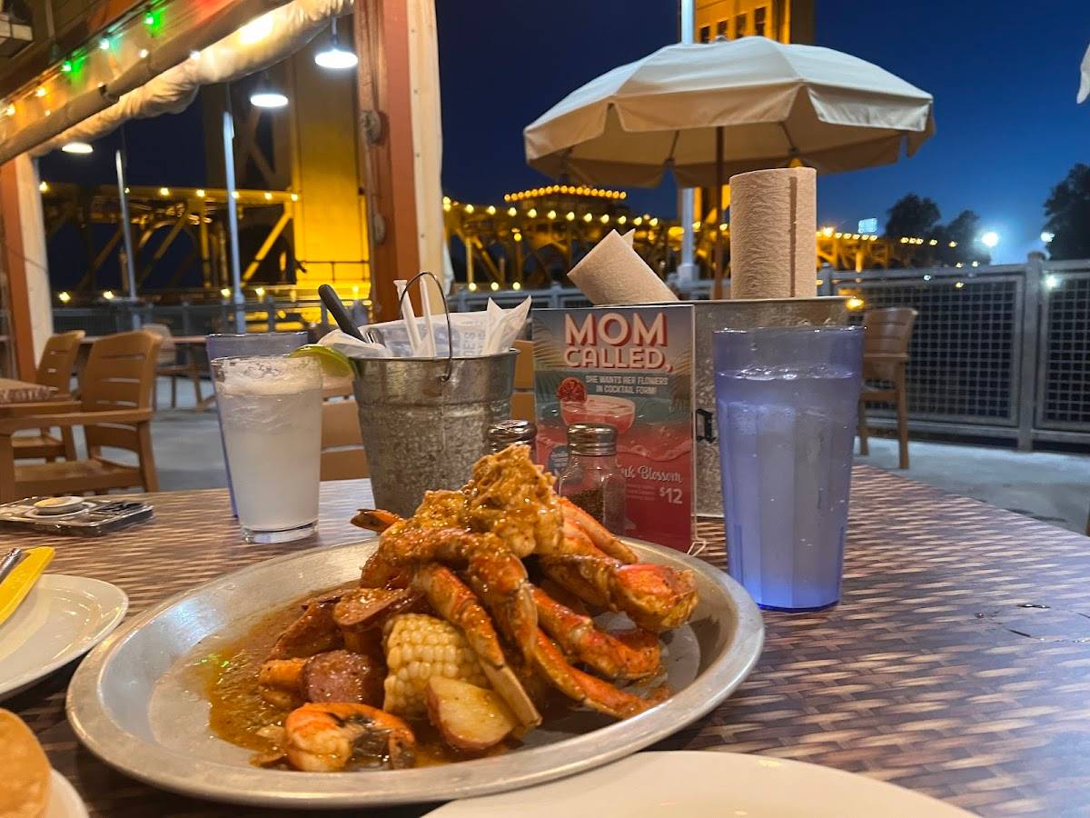 Joe's Crab Shack restaurant in Sacramento - photo 3