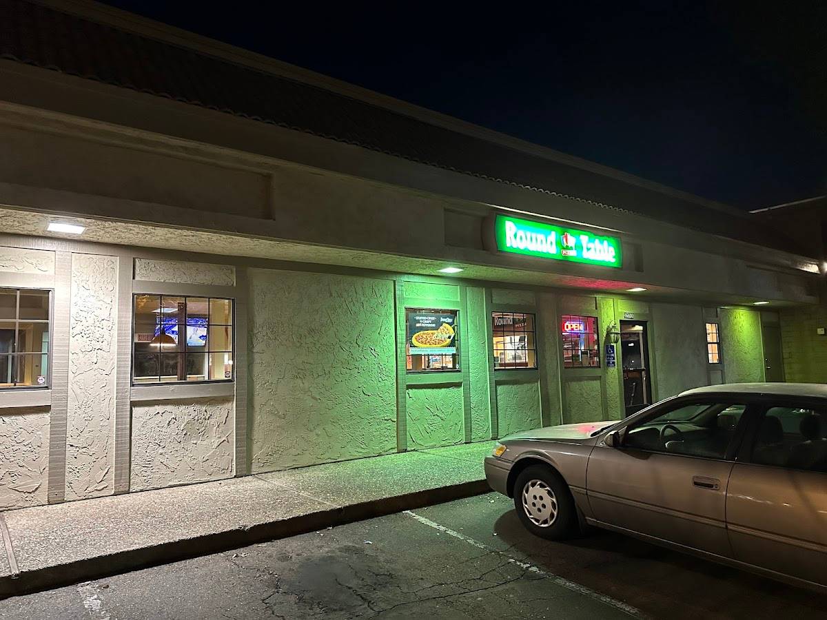 Round Table Pizza restaurant in Fremont - photo 4