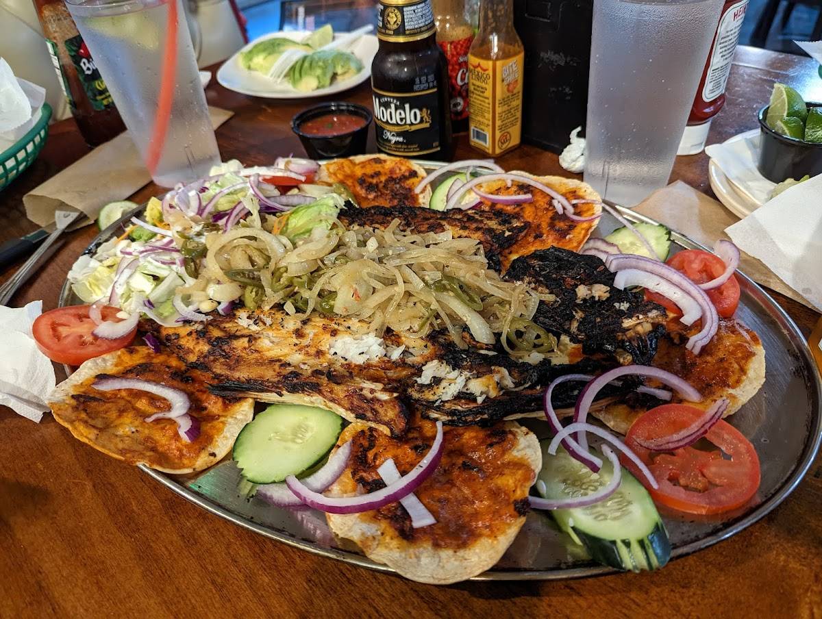 Mariscos Playa De Corales restaurant in Placentia - photo 5
