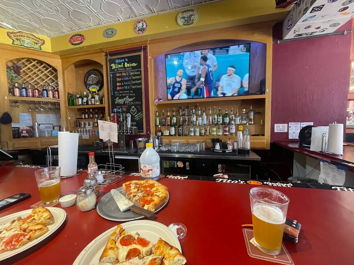 Blind Onion Pizza & Pub restaurant in Sparks - photo 3