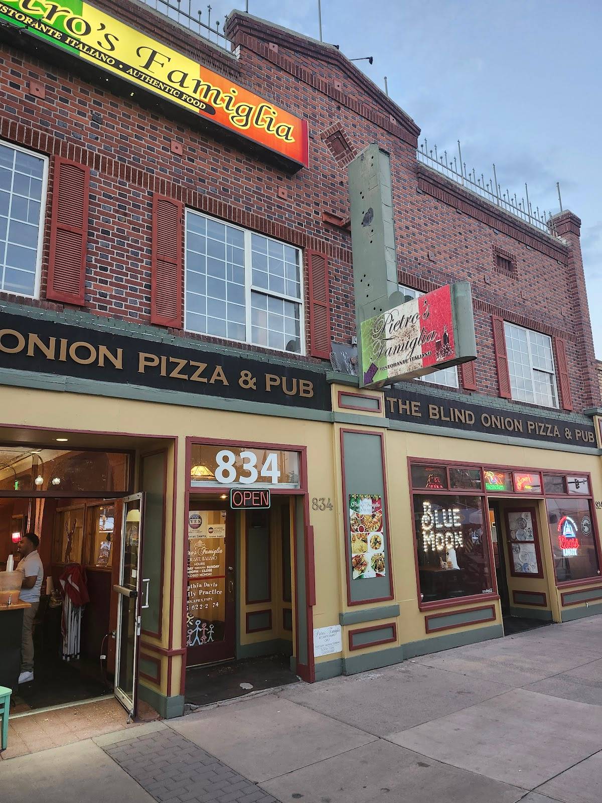 Blind Onion Pizza & Pub restaurant in Sparks - photo 4