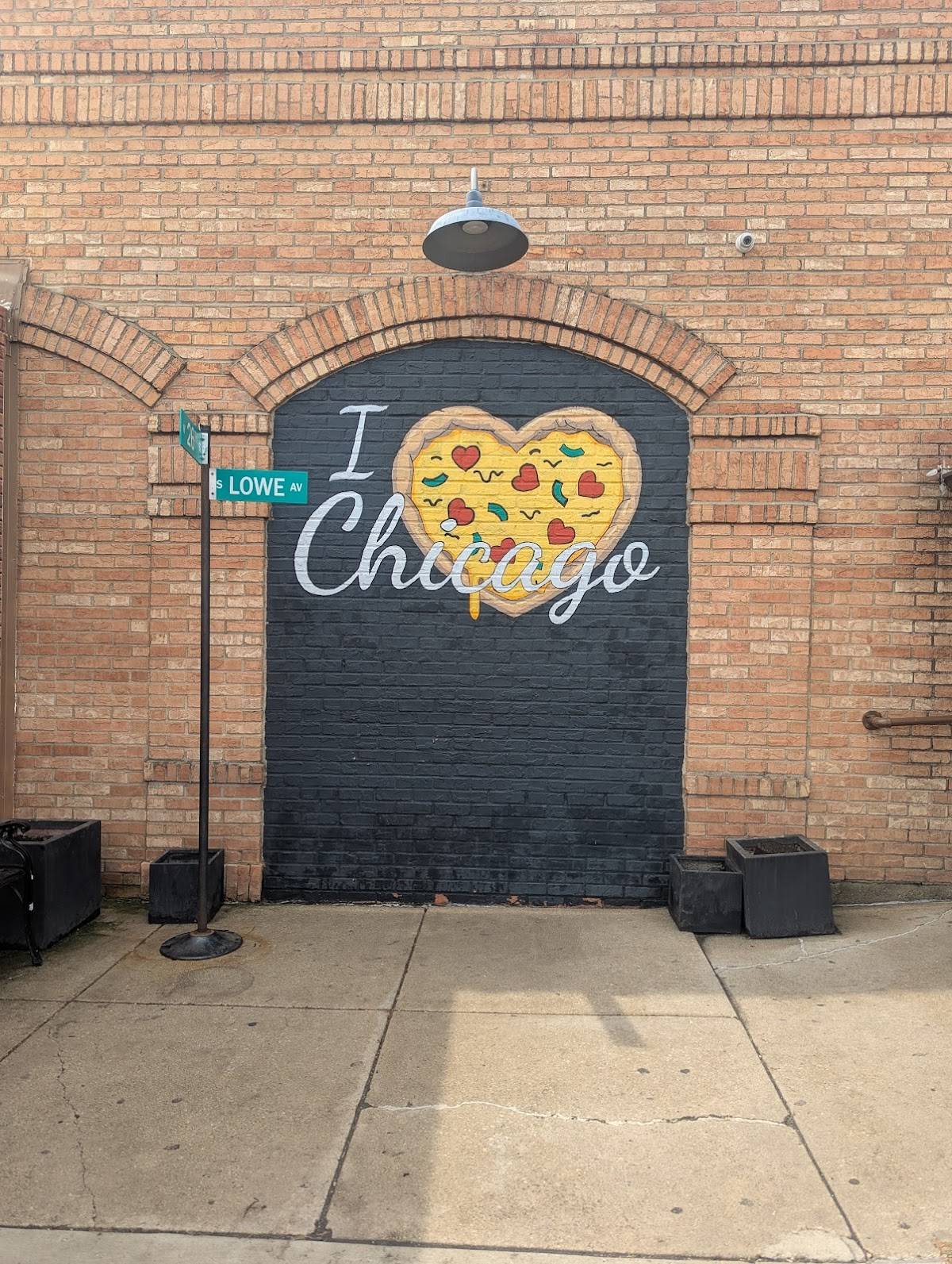 Connie's Pizza restaurant in Chicago - photo 4