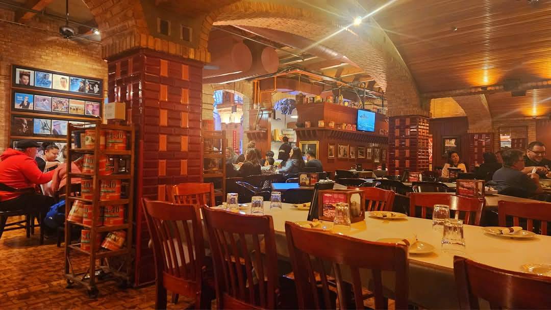 Connie's Pizza restaurant in Chicago - photo 5