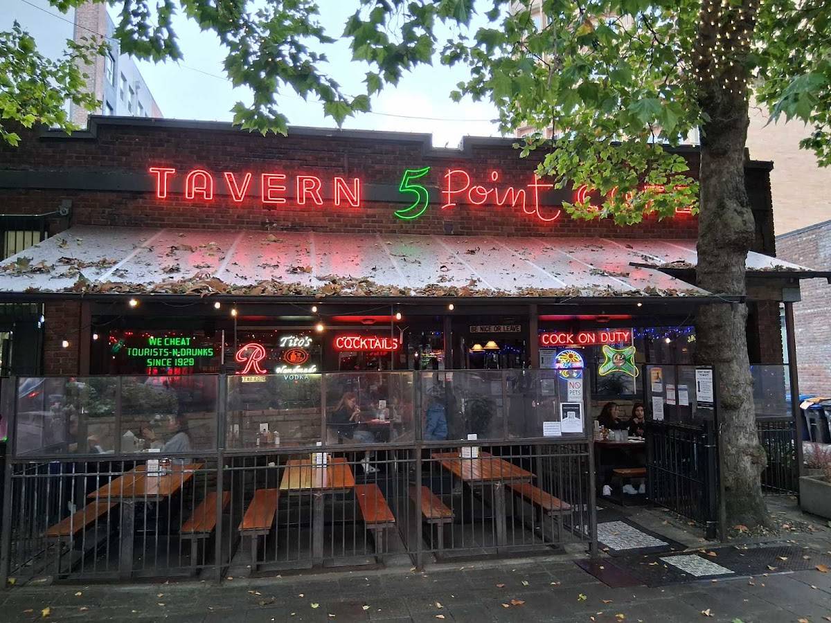 The 5 Point Cafe restaurant in Seattle - photo 3