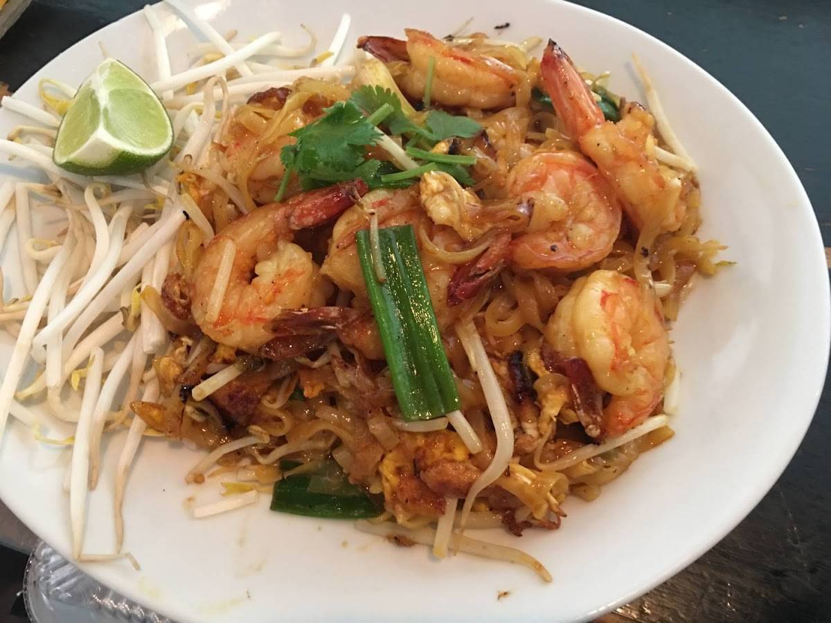 Swanya Thai Cuisine restaurant in Culver City - photo 4