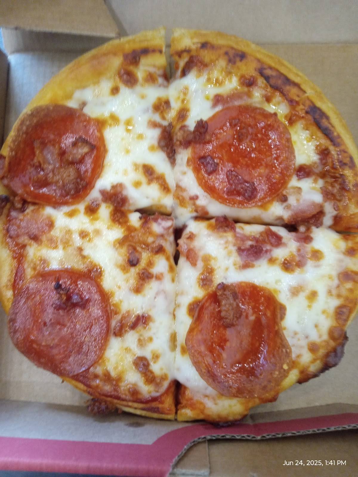 Pizza Hut restaurant in Chalmette - photo 3