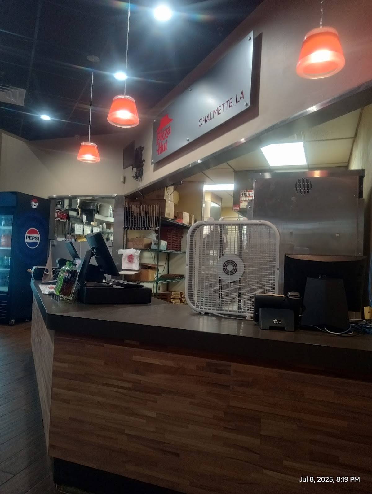 Pizza Hut restaurant in Chalmette - photo 4