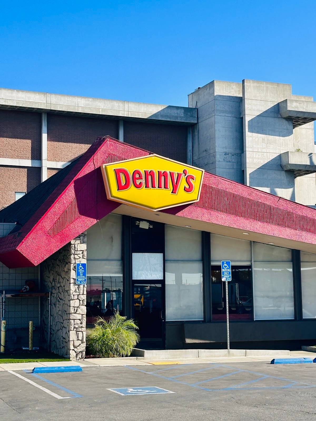 Denny's restaurant in Los Angeles - main photo