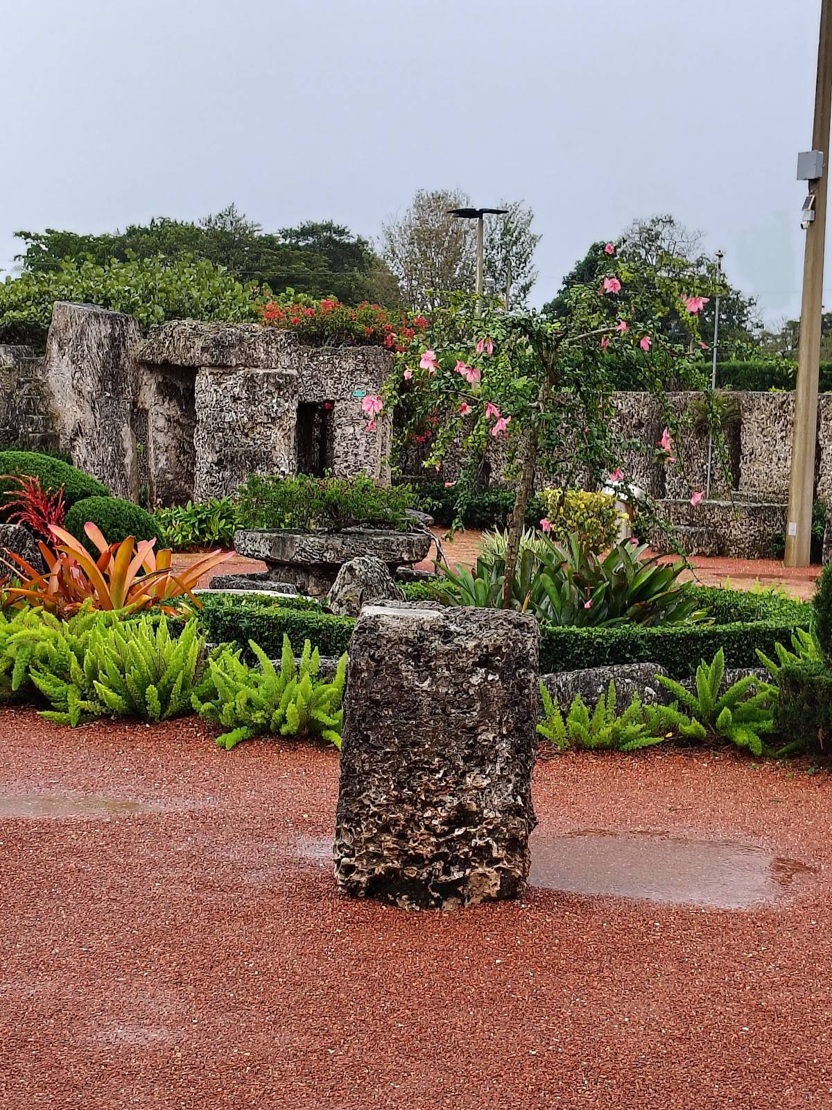 Coral Castle Snack Bar & Coffee Shop restaurant in Homestead - photo 3