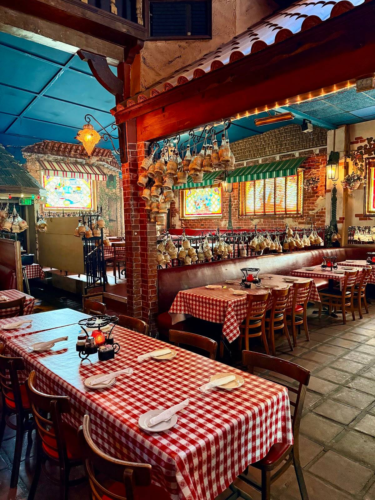 Miceli's restaurant in Los Angeles - photo 3